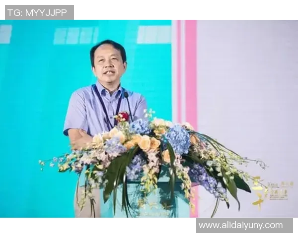 杨明足球明星的成长历程与精彩瞬间全景展示 杨明足球明星的成长历程与精彩瞬间全景展示