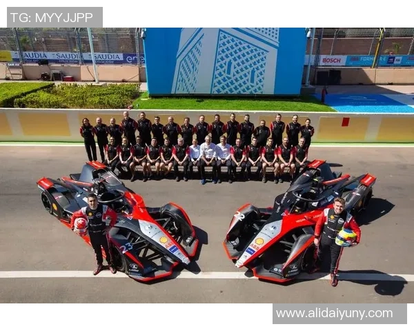 深圳乒乓球队在杯赛积分榜上以80分稳居第一展现强劲实力 深圳乒乓球队在杯赛积分榜上以80分稳居第一展现强劲实力