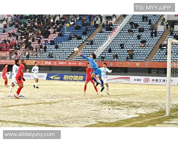 足球明星街头挑战赛精彩瞬间尽在视频中展现你绝对不容错过的足球技艺与魅力