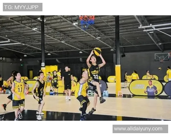 重庆篮球队在欧锦赛中的辉煌历程与突破之路全景回顾